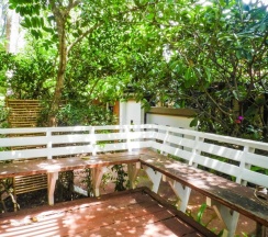 Двухместный люкс с видом на море двуспальная кровать в Vartika Resovilla KuiBuri Beach Resort and Villas