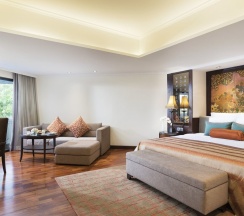 Двухместный полулюкс Deluxe с балконом 2 отдельные кровати в Anantara Riverside Bangkok Resort