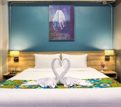 Одноместный номер Deluxe с балконом и с видом на горы двуспальная кровать в Memory Boutique Hotel