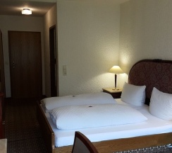 Двухместный номер Standard с балконом двуспальная кровать в Hotel Moselkern