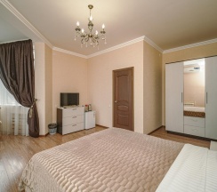 Номер делюкс с 1 двуспальной кроватью в Kristi