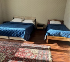 Трёхместный номер Standard с видом на внутренний двор в У Заура