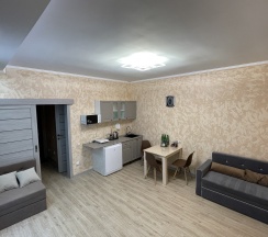 Апартаменты улучшенные с кухней и балконом в Между гор