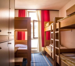 Кровать в общем номере в HI Hostel Zagreb