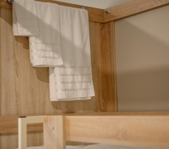 Кровать в 4-местном общем женском номере в Pillow Hostel