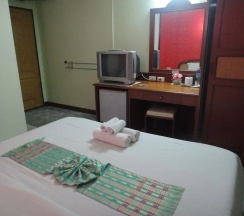 Трёхместный семейный номер Standard односпальная кровать в Thepparat Lodge Krabi
