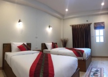 Двухместный номер Standard с балконом 2 отдельные кровати в Maesot Siri Hotel