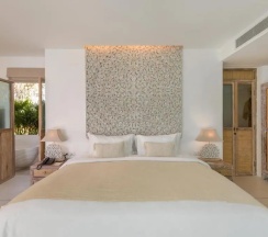 Двухместный люкс с видом на бассейн двуспальная кровать в Eden Beach Khaolak Resort and Spa A Lopesan Collection Hotel