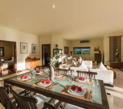 Вилла с 3 комнатами с балконом в Viola Pool Villa
