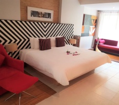 Двухместный номер Glam Splash двуспальная кровать в Burasari Phuket Resort & Spa