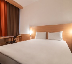 Двухместный номер Standard с видом на город двуспальная кровать в Отель Ibis Астана