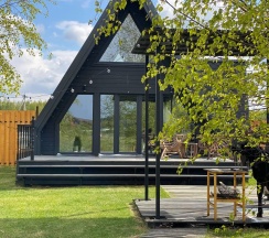 А-фрейм люкс с двуспальной кроватью в Happy Tree Camp