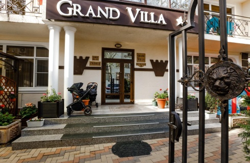 с. Ольгинка: Курортный отель Grand villa