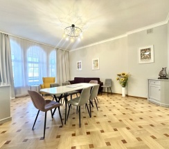 3ех комнатная квартира. пр. Невский д.63 в ГудРест