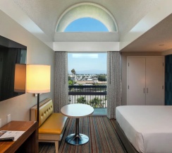 Двухместный номер корпус 1 (2 отдельные кровати) в Howard Johnson by Wyndham Anaheim Hotel and Water Playground