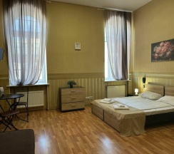 Семейный номер с двуспальной кроватью и диваном в Boho Centr Nevsky 140 Hotel