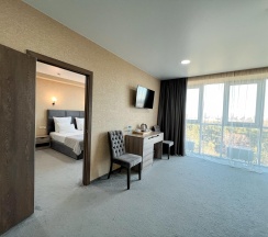 2-комнатный номер люкс полулюкс в Grand sapphire hotel