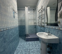 Стандартный трехместный номер в Николаевский