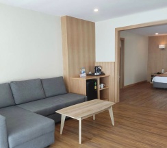 Двухместный номер Premier Pool рядом с пляжем двуспальная кровать в Phi Phi Holiday Resort – SHA Extra Plus
