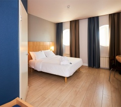 Номер Superior с двуспальной кроватью в ibis Сибирь Омск