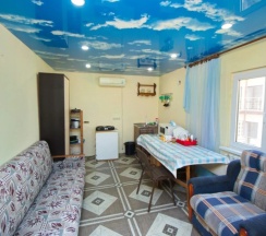 Трёхместный номер Улучшенный с балконом в Ninel