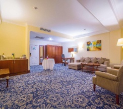 Двухместный люкс Business двуспальная кровать в Ramada by Wyndham Almaty