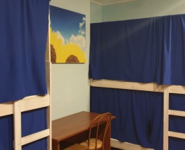 Кровать в восьмиместном номере в Maestro Hostel