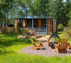 Коттедж с 1 спальней и купелью без сауны в Black Village Family