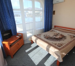 Двухместный номер Standard с балконом и рядом с пляжем двуспальная кровать в Бриз