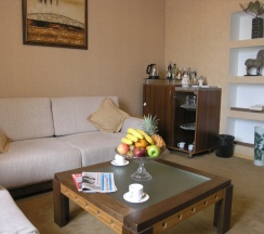 Люкс с балконом в Golden Dragon Hotel & Spa