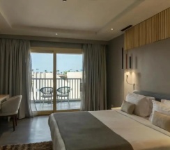 Двухместный люкс Posh Club Executive Jacuzzi двуспальная кровать в Sunrise Crystal Bay Resort