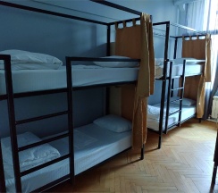 Верхнее место в мужском 6ти местном номере №405 в Bla Bla Hostel