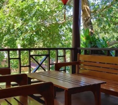 Бунгало c 1 комнатой с видом на сад в Hong Bin Bungalow Resort