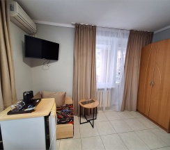 "КЛАССИК 5" Стандартный двухместный номер с раздельными односпальными кроватями и диваном на 1 этаже в Цитрус