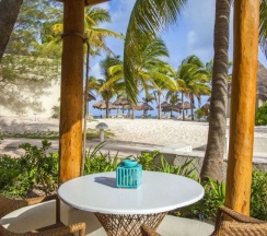 Номер с видом на океан в Shangri-la Caribe Beach Village Resort