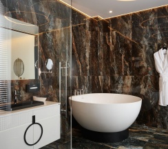 Номер люкс бизнес в AurA City Hotel