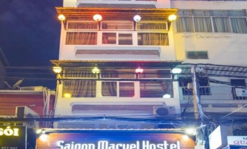 Кровать в общем номере с видом на город в Saigon Marvel Hostel