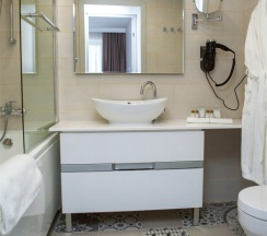 АПАРТАМЕНТЫ Корпус "Белый Дом" Вид на ВОЛГУ в Lada-resort