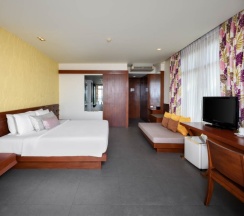 Двухместный номер Deluxe Jacuzzi с видом на море двуспальная кровать в Karon Phunaka Resort