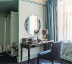 Улучшенный с видом во внутренний двор в Cosmos Selection Saint-Petersburg Nevsky Royal Hotel