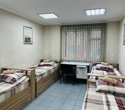 Кровать в 4-местном общем мужском номере в Темпер прайд