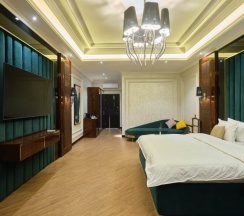 Двухместный люкс с балконом двуспальная кровать в Бутик-Отель East Star Hotel