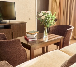 Двухместный полулюкс с красивым видом из окна двуспальная кровать в Kainar