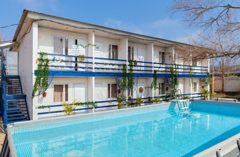 Лазаревское пос.: Отель Речная