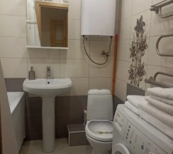 Апартаменты c 1 комнатой с балконом и с красивым видом из окна в Квартира на Александровской у М4