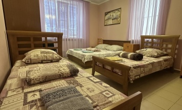 Четырехместный номер с 1 двуспальной или 2 односпальными кроватями в Дубрава