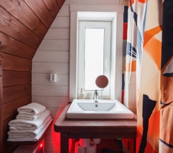 Двухместный коттедж Comfort с красивым видом из окна двуспальная кровать в Papino village