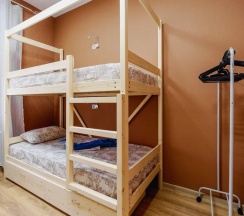Четырёхместный номер Economy двухъярусная кровать в 1st`hostel