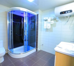 Полулюкс с балконом и с видом на город в Haven Hotel