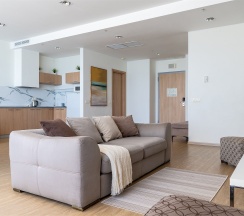 Трехкомнатные апартаменты с двумя спальнями (6-14 этаж) в Real Apartments Sochi